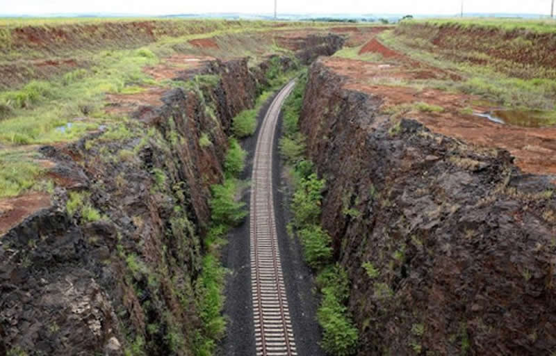 Deputados mineiros vão realizar em Teixeira de Freitas audiência pública para discutir a Ferrovia Bahia-Minas