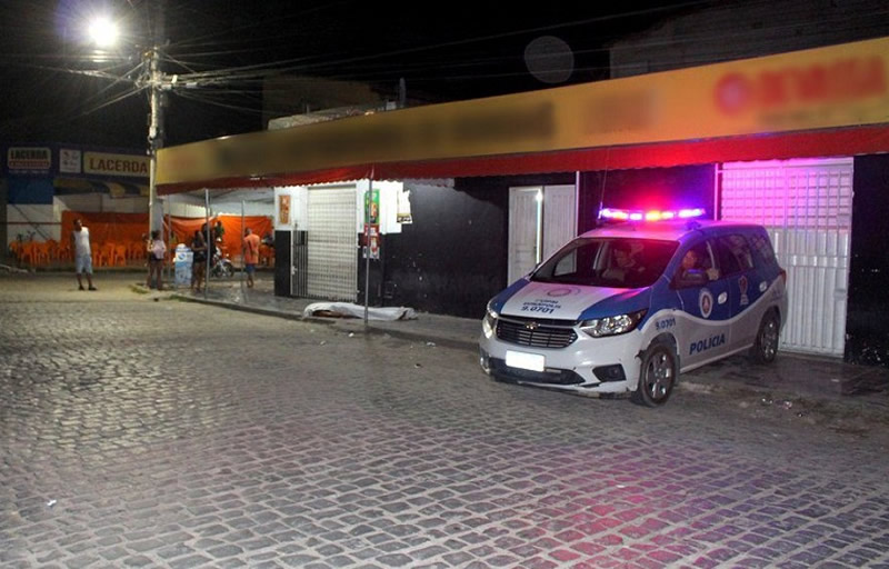 Jovem é assassinado enquanto bebia em bar na cidade de Eunápolis