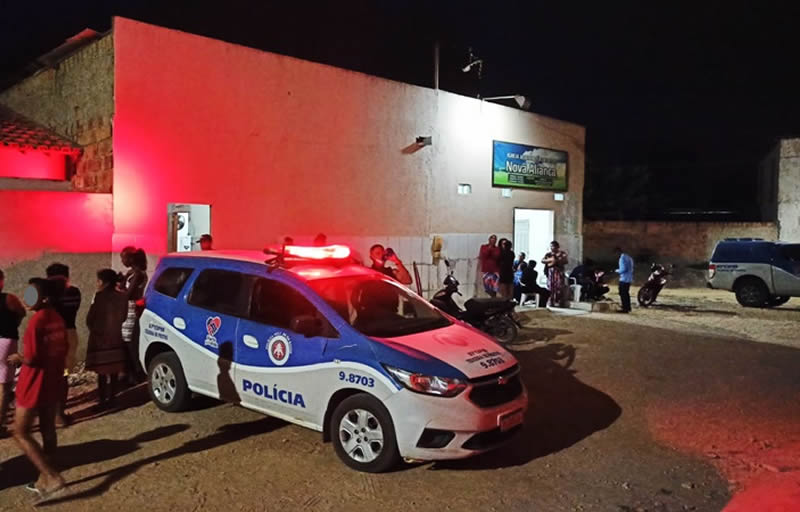 Jovem é morto no interior de igreja evangélica em Teixeira de Freitas; Outras duas pessoas acabaram baleadas