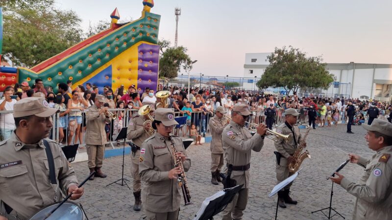 Desfiles, alegria e entrega de títulos de “Cidadão Honorário” pela Câmara Municipal marcam as comemorações dos 60 anos de Itamaraju