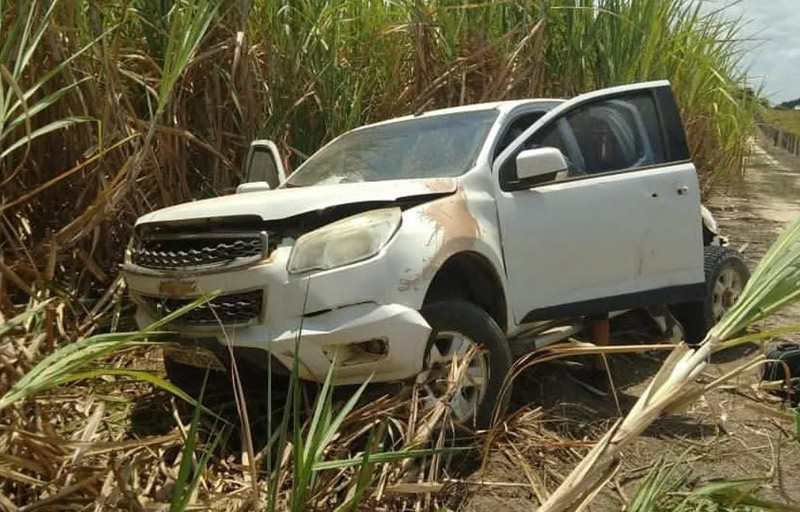 Quatro pessoas ficam feridas após acidente com caminhonete na BA-290, entre Teixeira de Freitas e Medeiros Neto