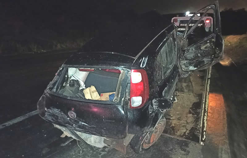 Teixeira de Freitas: Duas pessoas ficam feridas após acidente de carro na BR-101
