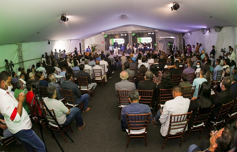 Abertura do E-agro reúne grandes autoridades em Teixeira de Freitas