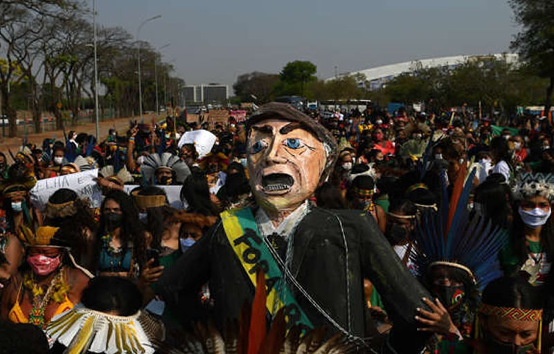 No Dia da Consciência Negra, cidades têm protestos contra Bolsonaro