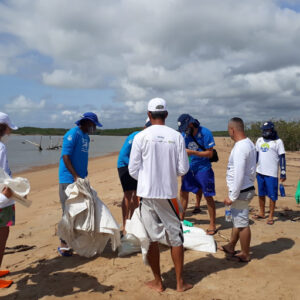 Mucuri inserido em mais um mutirão de limpeza de praia