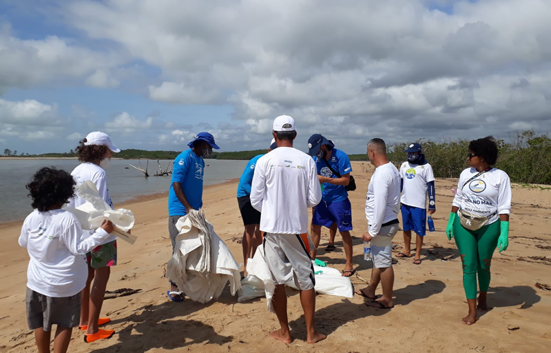 Mucuri inserido em mais um mutirão de limpeza de praia