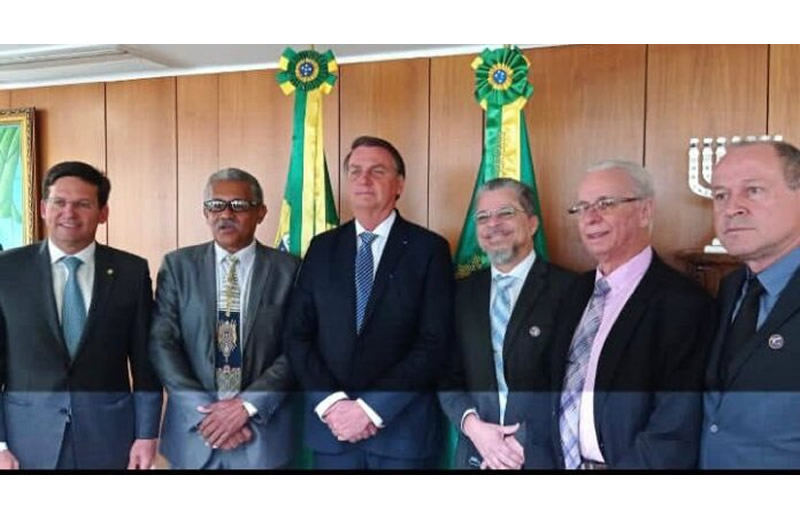 Bolsonaro recebe grupo de trabalho das rádios comunitárias e promete atender demandas