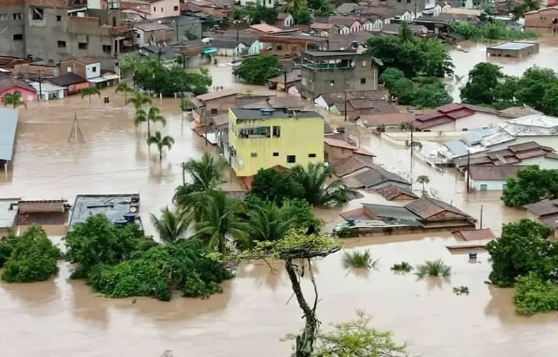 Rui Costa visita municípios afetados pela chuva no extremo sul neste domingo (12)