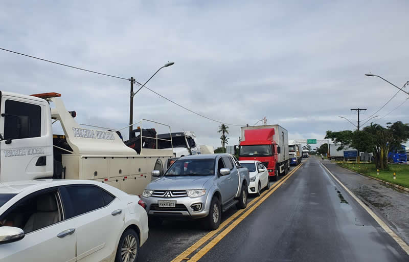 BR-101: Liberado o tráfego de veículos leves e pesados em Eunápolis e Itamaraju