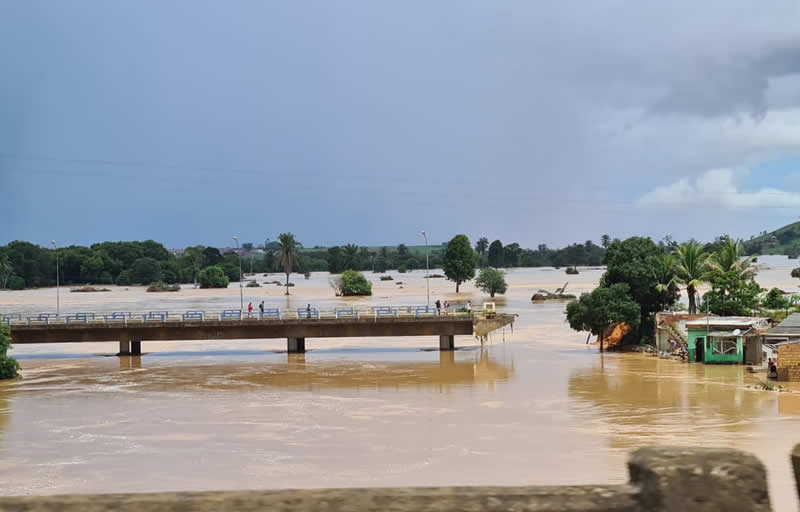 SEINFRA desencadeia força-tarefa para reconstruir pontes e trechos de estradas onde comunidades estão isoladas