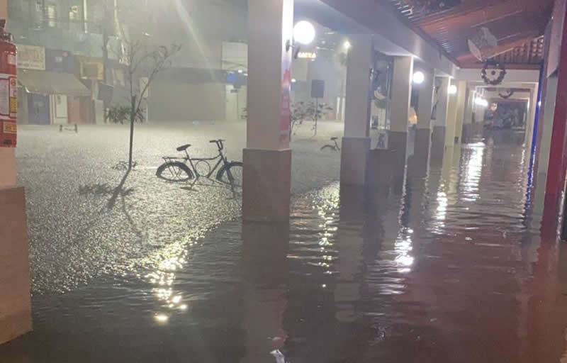 Chuva forte provoca estragos em Teixeira de Freitas e outras cidades da região