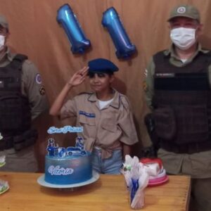 Teixeira: Policiais fazem surpresa no aniversário da menina que sonha ingressar na PM