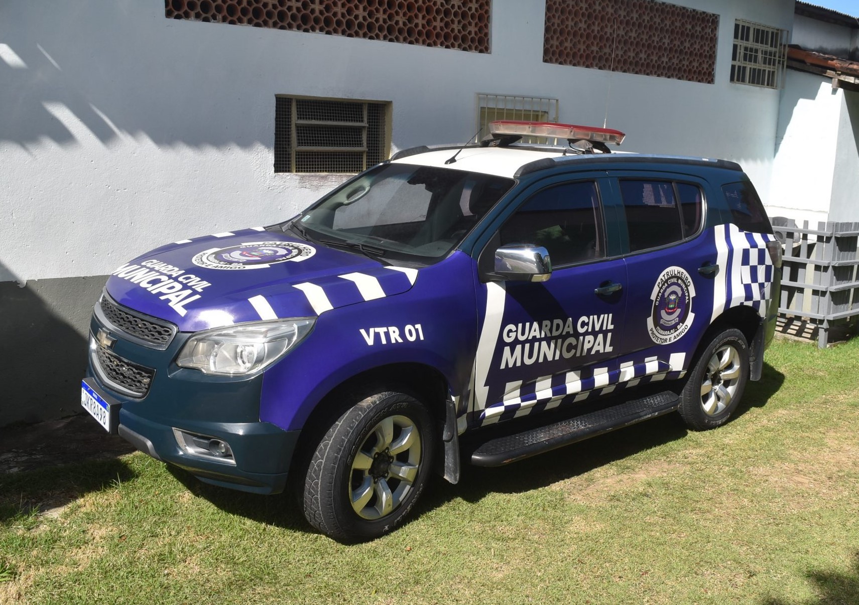 Itamaraju: Guarda Municipal recebe viatura e a saúde pública uma ambulância 4x4