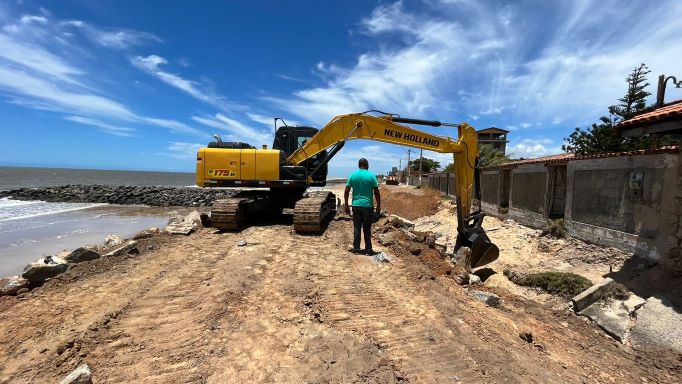 Erosão marítima volta a deixar Mucuri em alerta – Prefeitura executa obras emergenciais