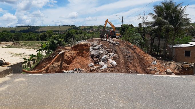 Ponte da Várzea Alegre após dois meses interditada começa a ser reconstruída em Itamaraju