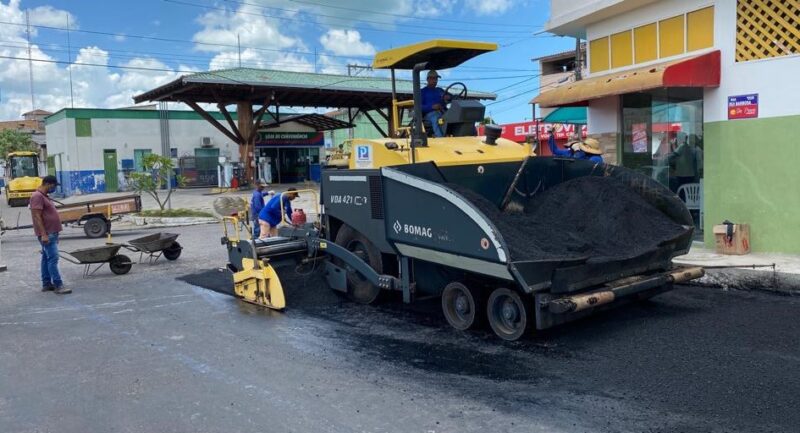 Começam as obras de asfaltamento das ruas centrais de Mucuri