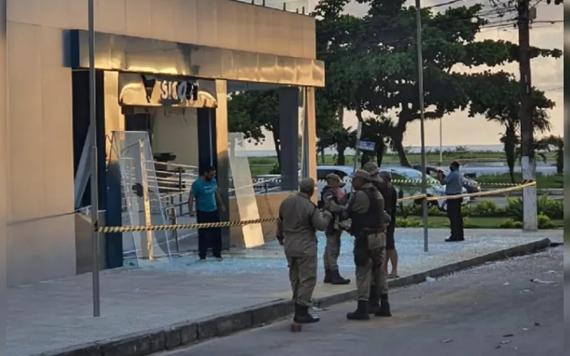 Bandidos explodem agência do Sicoob em Ilhéus