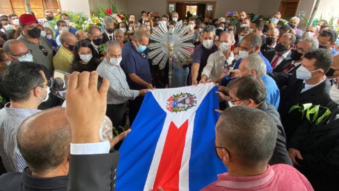 Homenagens marcam o último adeus ao ex-prefeito Tixa em Mucuri