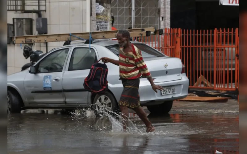 Chuva deixa 230 cidades da Bahia em estado de emergência