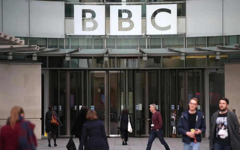 BBC suspende serviço de jornalismo na Rússia