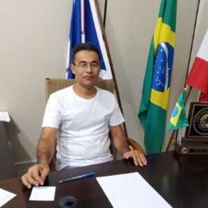 Marcelo Angênica paga piso nacional para os profissionais da educação em Itamaraju