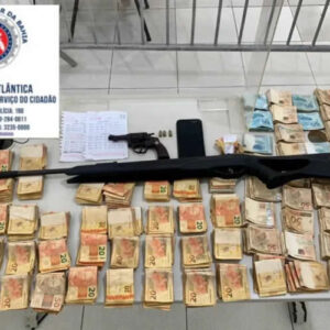 Acusado de tráfico é preso com armas e R$ 72 mil em Porto Seguro