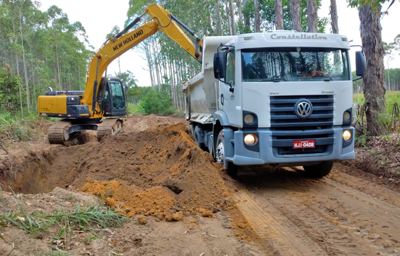 Prefeitura de Mucuri apressa frente de trabalho na região de Cruzelândia e Costa Dourada