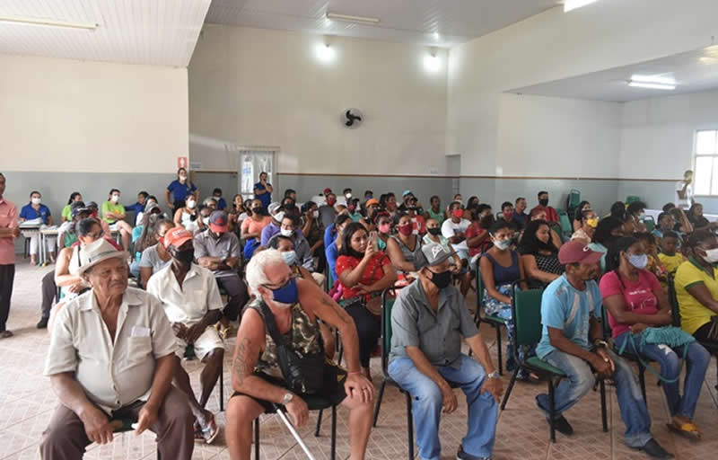 Nova Viçosa: Gestão municipal faz regularização fundiária e entrega documentos a moradores