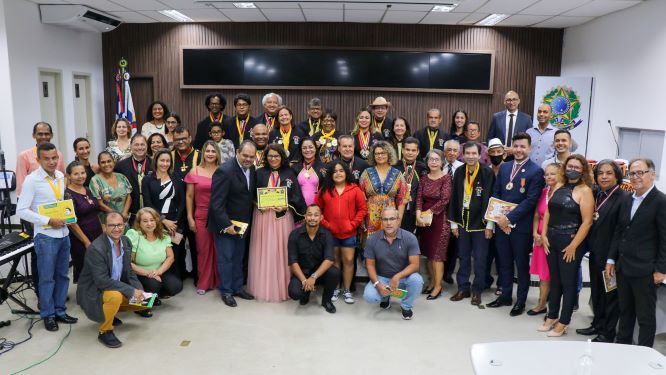 Academia Teixeirense de Letras empossa novos imortais e outorga o Prêmio Castro Alves de Literatura