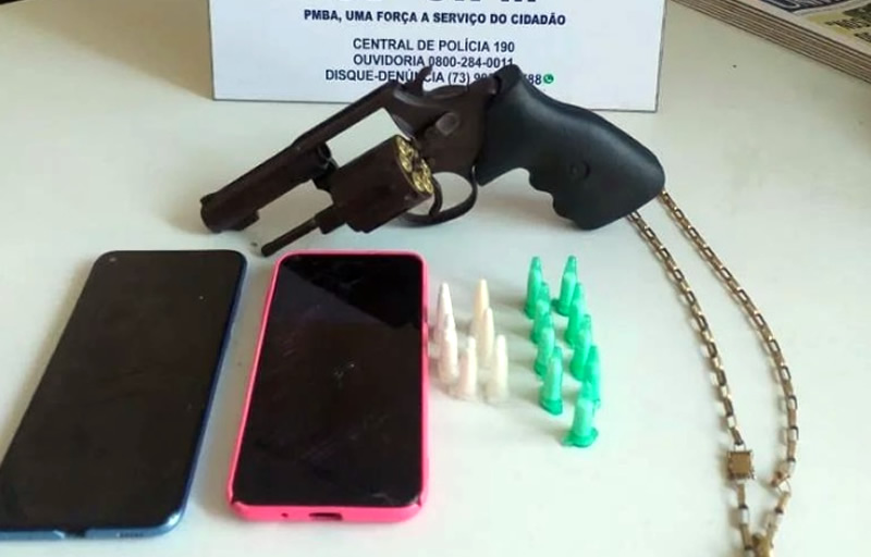 Acusados de tráfico são presos com arma e drogas em Alcobaça