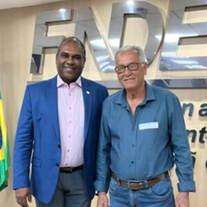No FNDE em Brasília, prefeito e vice-prefeito de Mucuri buscam retomada de obras abandonadas no município