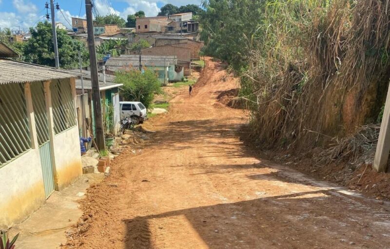 Marcelo Angênica dá ordem de serviço para pavimentação de ruas no bairro Novo Prado em Itamaraju