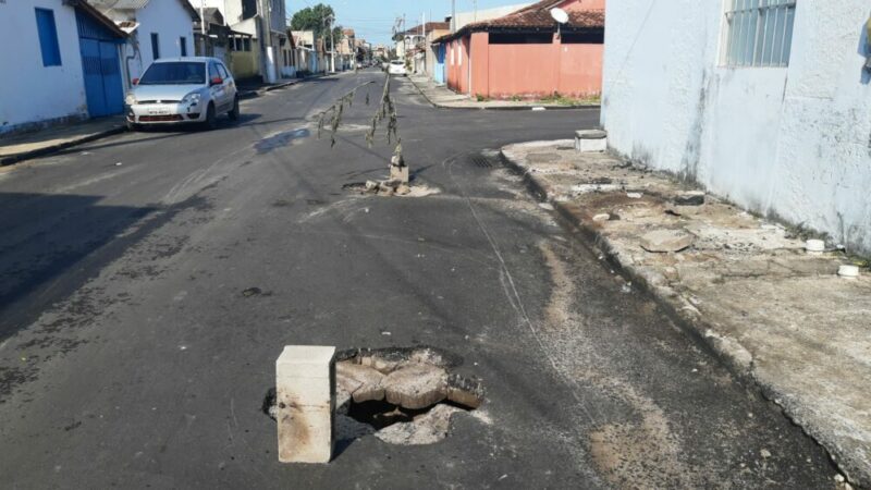 Chuva, vento e granizo destroem árvores e telhados em Mucuri