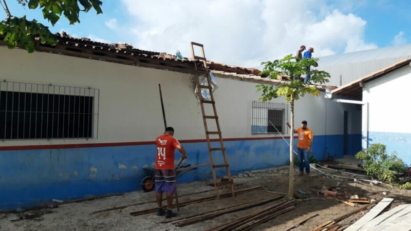 Escolas em obras são fiscalizadas pelo vereador Roberto Junior em Mucuri