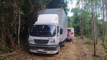 Caminhão roubado é recuperado pela PRF próximo a Posto da Mata