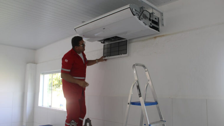Escolas de Eunápolis são climatizadas com instalação de ar-condicionado
