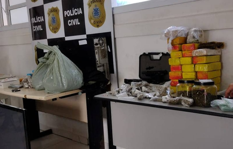 Traficantes que vendiam drogas por delivery são presos em Porto Seguro; drogas, armas e dinheiro apreendidos