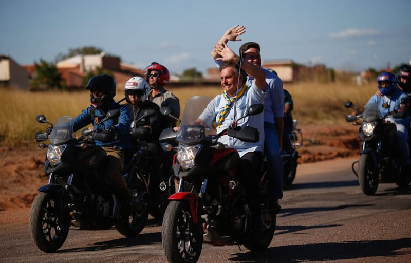 Bolsonaro participa de motociata em Luís Eduardo Magalhães
