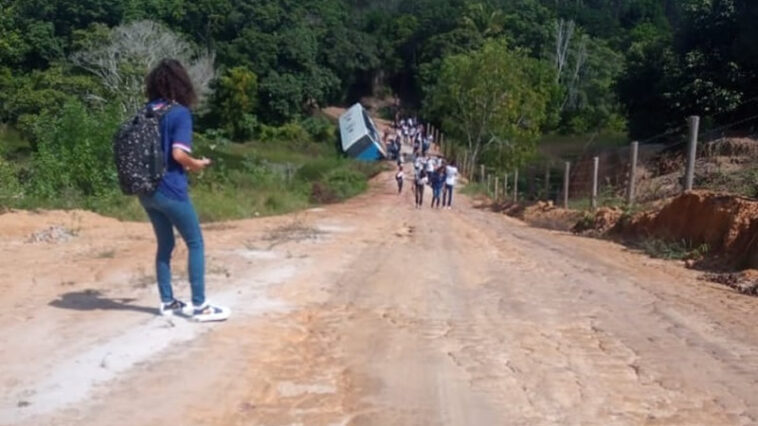 “Pneu careca”: Ônibus perde o freio, desce ladeira de ré e por pouco não acontece uma tragédia no município de Prado