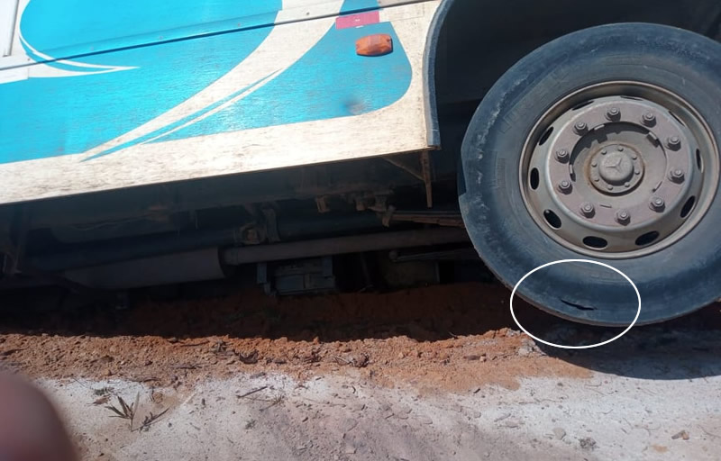 “Pneu careca”: Ônibus perde o freio, desce ladeira de ré e por pouco não acontece uma tragédia no município de Prado