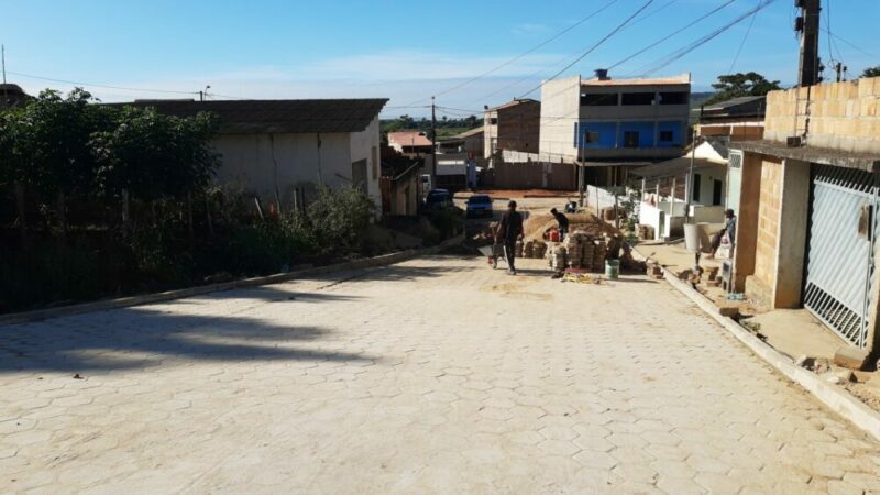 Obras de pavimentação e drenagem chegam aos bairros Novo Prado e Baixa Fria em Itamaraju
