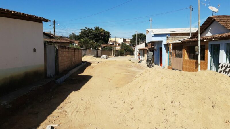 Obras de pavimentação após fortes chuvas chegam as ruas da Urbis-III em Itamaraju