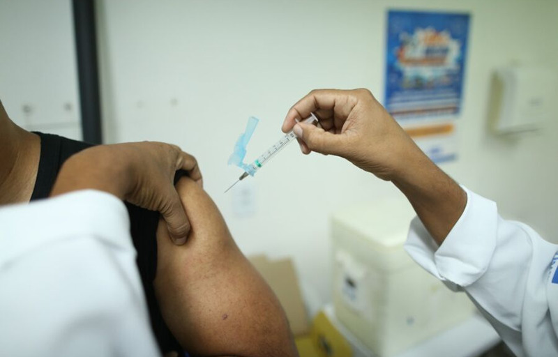 Seis milhões de baianos não receberam reforço da vacina