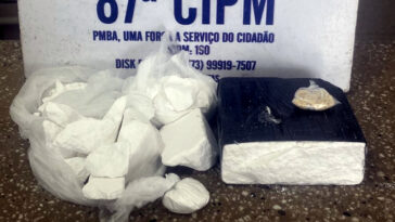 Mulher é presa com quase um quilo de cocaína escondida em mochila na cidade de Teixeira de Freitas