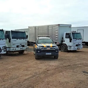 Operação policial apreende 13 caminhões adulterados de empresa em Teixeira de Freitas