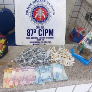 Polícia apreende bolsa infantil com quase um quilo de maconha e crack em Teixeira de Freitas