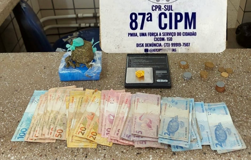 Polícia apreende quase meio quilo de maconha, balança e dinheiro em Teixeira de Freitas