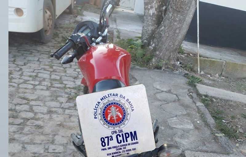 Apreendida em Teixeira de Freitas moto que havia sido furtada em 2021; suspeito é conduzido