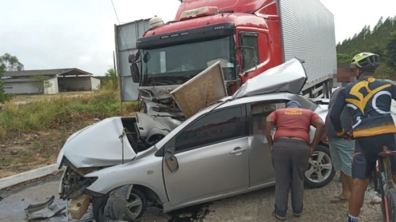 Acidente automobilístico mata um jovem casal capixaba na BR 101 em Nova Viçosa