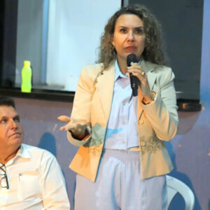Prefeita Cordélia Torres se reúne com taxistas para discutir melhorias para a categoria